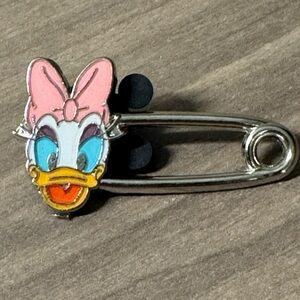 5/$25‎ Disney Safety Pin Daisy Duck Pin